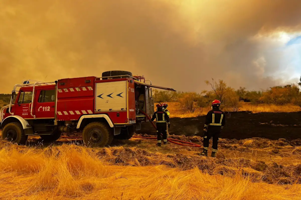 España no logra controlar los incendios forestales. - 9 Digital