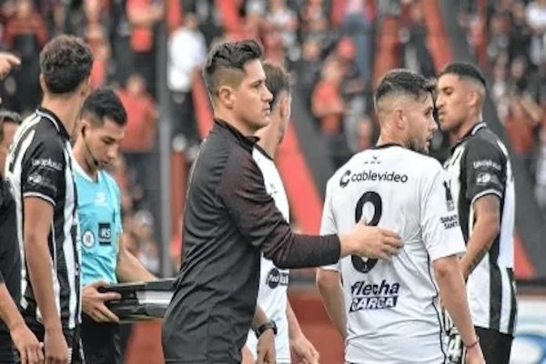 Medrán, de frente en Colón: 
